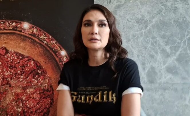 
 Luna Maya Rela Mandi Darah Demi Perannya di Film Horor Gundik